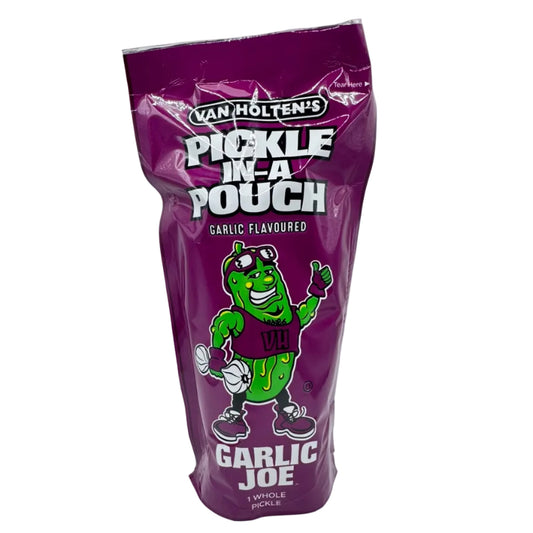 Lila Beutel Van Holten’s Pickle in a Pouch Garlic Joe mit einer ganzen Gewürzgurke